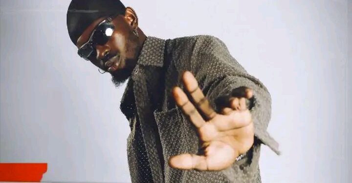 BET mpanyimfo eyi Ghana ndwontonyi Black Sherif aka hɔn abawdobɔdze no ho