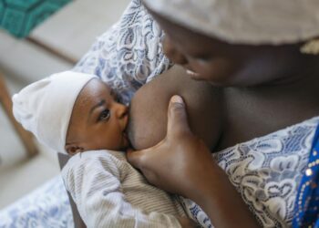 Abaatan na mbofra apɔwmudzen.