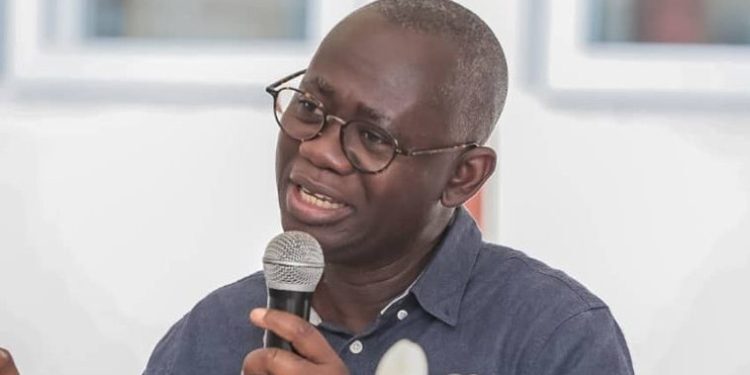Ɔmanpanyin Nana Addo eyi Ghana Nwomasua Nhwɛdofo edzi.  (Ɔbemfo Kwasi Opoku Amankwa).