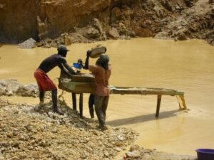 Galamsey mberantsɛ wɔ nsu ho