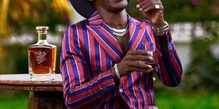 Aporisifo ato nsa afrɛ Shatta Wale ɔnam nsɛm bi a ɔaka afa Fennec Okyere no wu no ho wɔ Facebook no ntsi