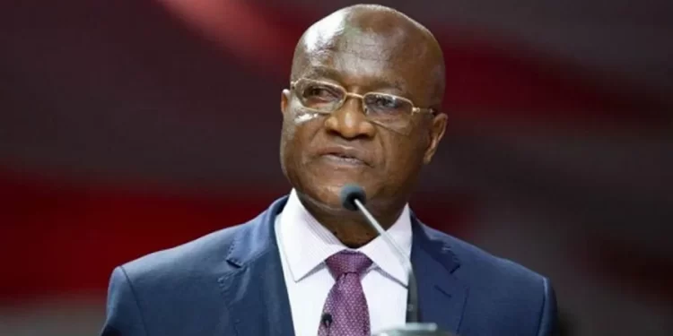 ‘Seseiara, dɔmkɛse no nyina foa do dɛ Soɛfo a ɔhwɛ sikasɛm do no nkɔ.’ – Osei Kyei-Mensah-Bonsu