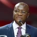 ‘Seseiara, dɔmkɛse no nyina foa do dɛ Soɛfo a ɔhwɛ sikasɛm do no nkɔ.’ – Osei Kyei-Mensah-Bonsu