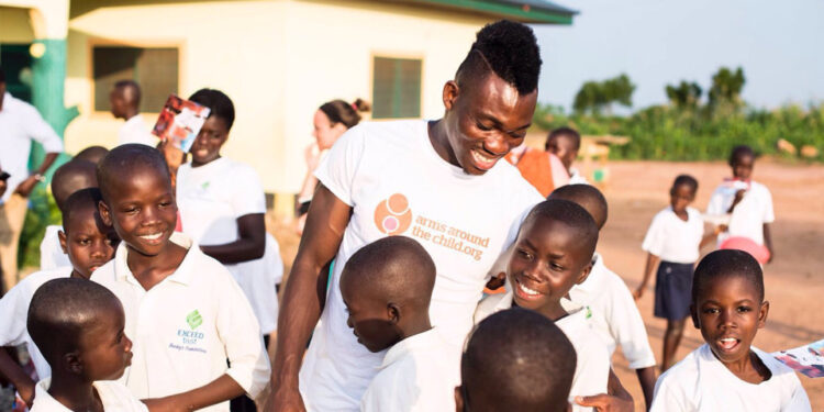 Mber enum a Christian Atsu kyerɛe dɛ ɔno nye adaduafo, ekunafo, ngyanka, onnyibifo na mbɔbɔrwaafo nyinara hɔn egya
