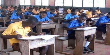 Akyerɛkyerɛfo binom retsetse kɛtɛasehyɛ na prɔwee abaanodzifo.