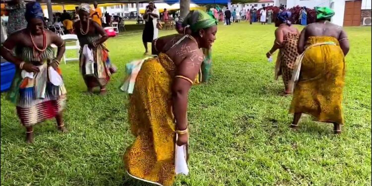 Mfantsefo hɔn asaw apatampa n’abakɔsɛm
