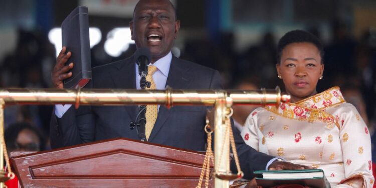 Wↄde Owura William Ruto asi akonnwa so sɛ Kenya mampanin nnɛ.