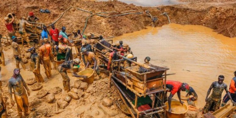 Ahemfo, Mansini Asoafoↄ, ne nnipa binom na ɛwↄ sɛ yɛde soboↄ bↄ wↄn wↄ galamsey dwumadie a agye nsamu no ho- Ↄsoafoↄ a ↄhwɛ Nsasesɛm so