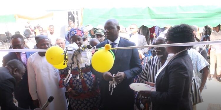 Otemmuafoɔ Panin no abue asɛnnibea kɛseɛ a ɛdi kan wɔ Atifi Apueeɛ Mantam mu no ano