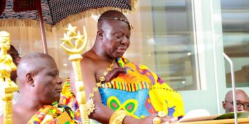 Deɛ asɛmfua “Zion” a Asantehene rekasa a n’Akyeame ka no kyerɛ.