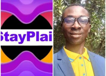 Ghanani aberanteε bi, Israel Acheampong de afidie so dwumadie foforɔ bi a yεfrε no “Stayplain App” aba abɔntene.