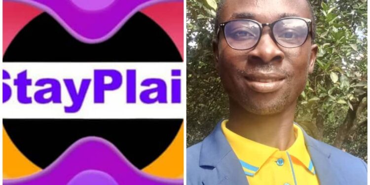 Ghanani aberanteε bi, Israel Acheampong de afidie so dwumadie foforɔ bi a yεfrε no “Stayplain App” aba abɔntene.