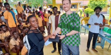 Ɛyɛ nhyɛ sɛ yɛko ma Abibirem kasa ahoroɔ no – Brady ne Kaitlyn, ahɔhoɔ a wɔsene ɔmani